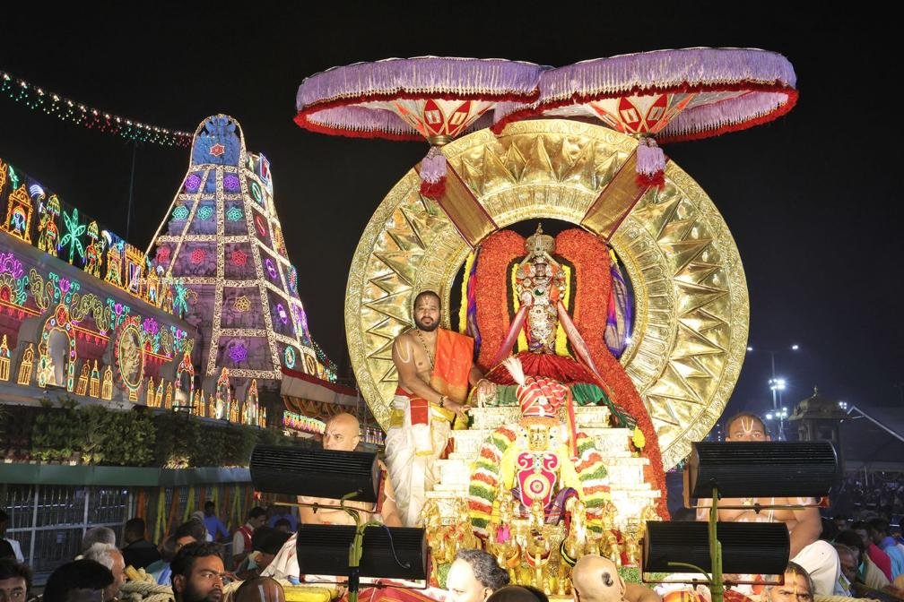 సూర్యప్రభ వాహనంపై... శ్రీమన్నారాయణ స్వామి.